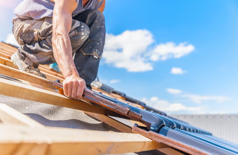 Comment choisir un couvreur zingueur qualifié pour vos travaux de toiture ?